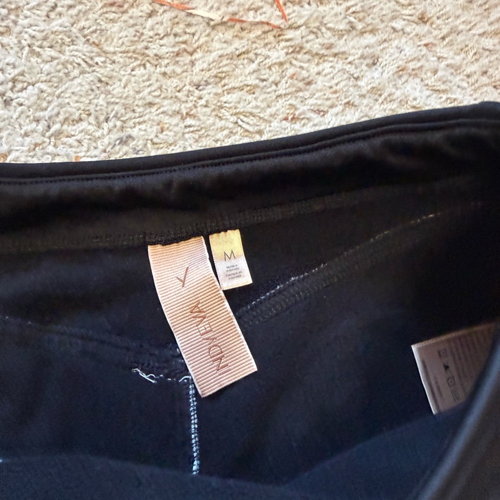 Indyeva Quilted down Panel Performance Leggings in Black and White - Picture 3 of 5